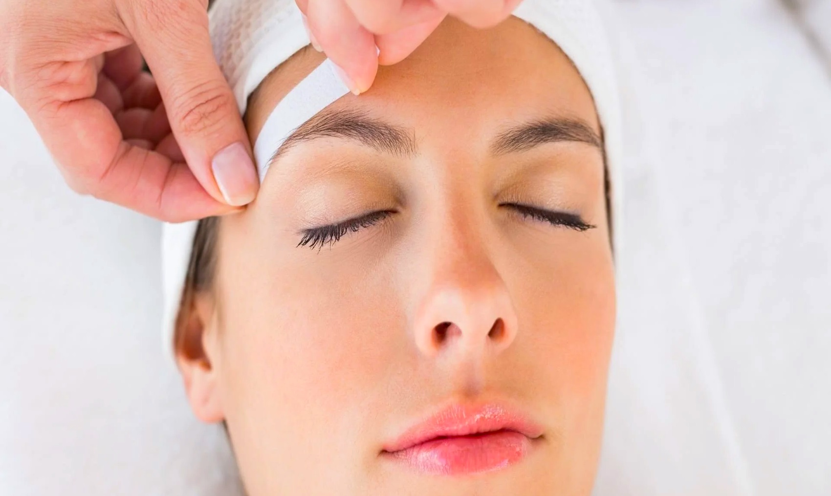 Women’s Eyebrow Waxing and Brow Shaping
