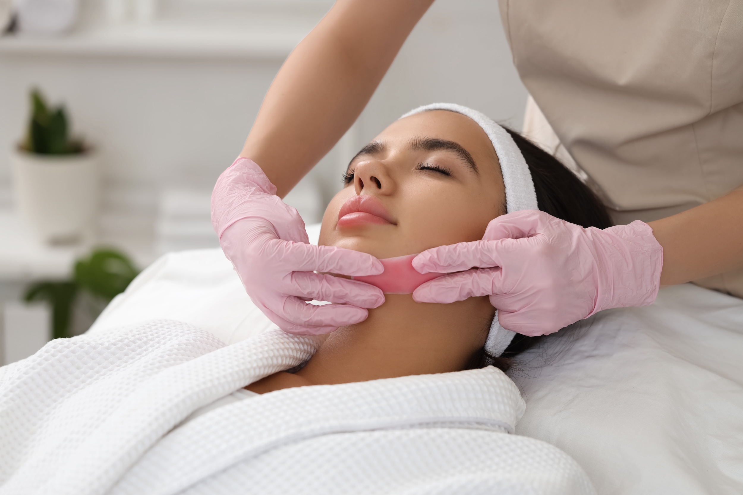 Women’s Face and Chin Waxing